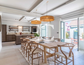                                                             Réservez une location                                                             à Biarritz. Côte Basque. Villa Mila.
                                                            8 personnes.                                                             4 chambres.                                                            